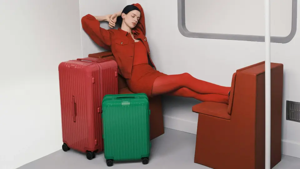 1746168914 rimowa essential granada verde campaign stills 16x9 6